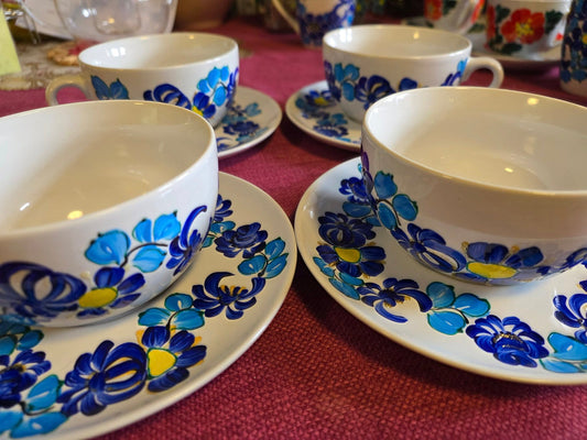 Komplet 4 filiżanki ze spodkiem – ręcznie malowana porcelana niebieski folklor