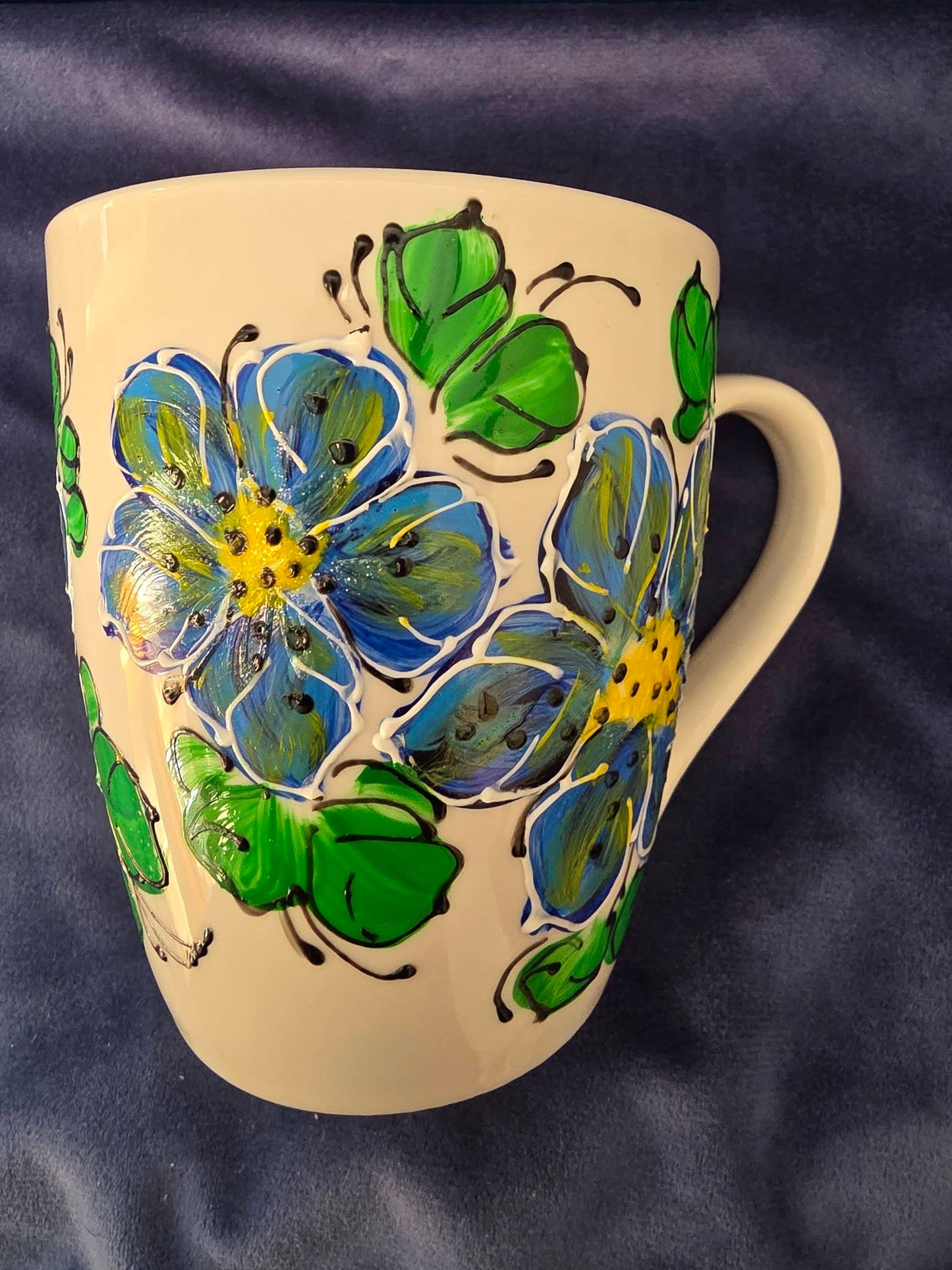 Kubek porcelanowy – ręcznie malowany Kwiat błękitu