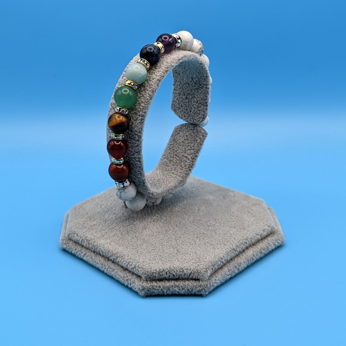 Elastic bracelet with minerals