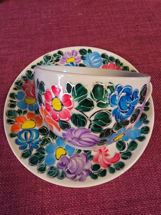Filiżanka ze spodkiem – ręcznie malowana porcelana kolorowy folklor