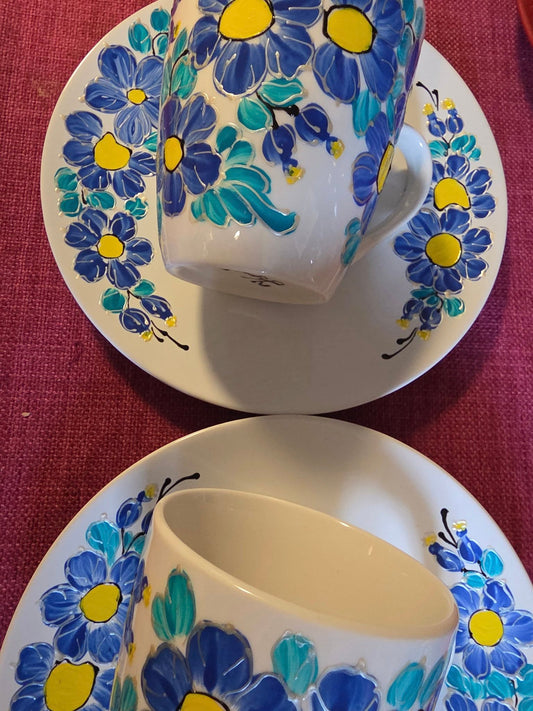 Komplet 2 kubki i 2 talerzyki – ręcznie malowana porcelana