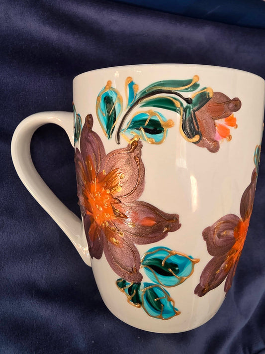 Kubek porcelanowy – ręcznie malowany kwiat brązu