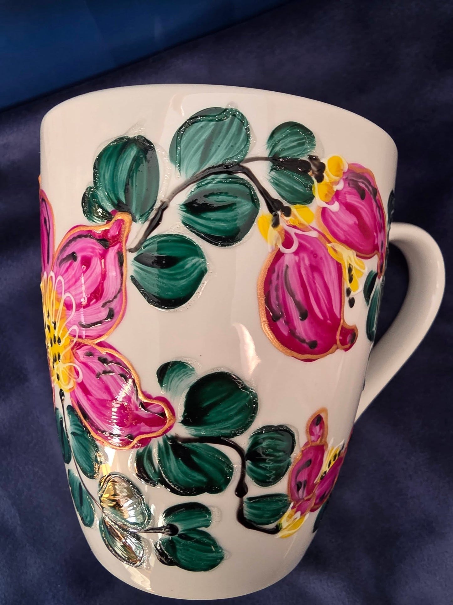 Kubek porcelanowy – ręcznie malowany kwiat różu